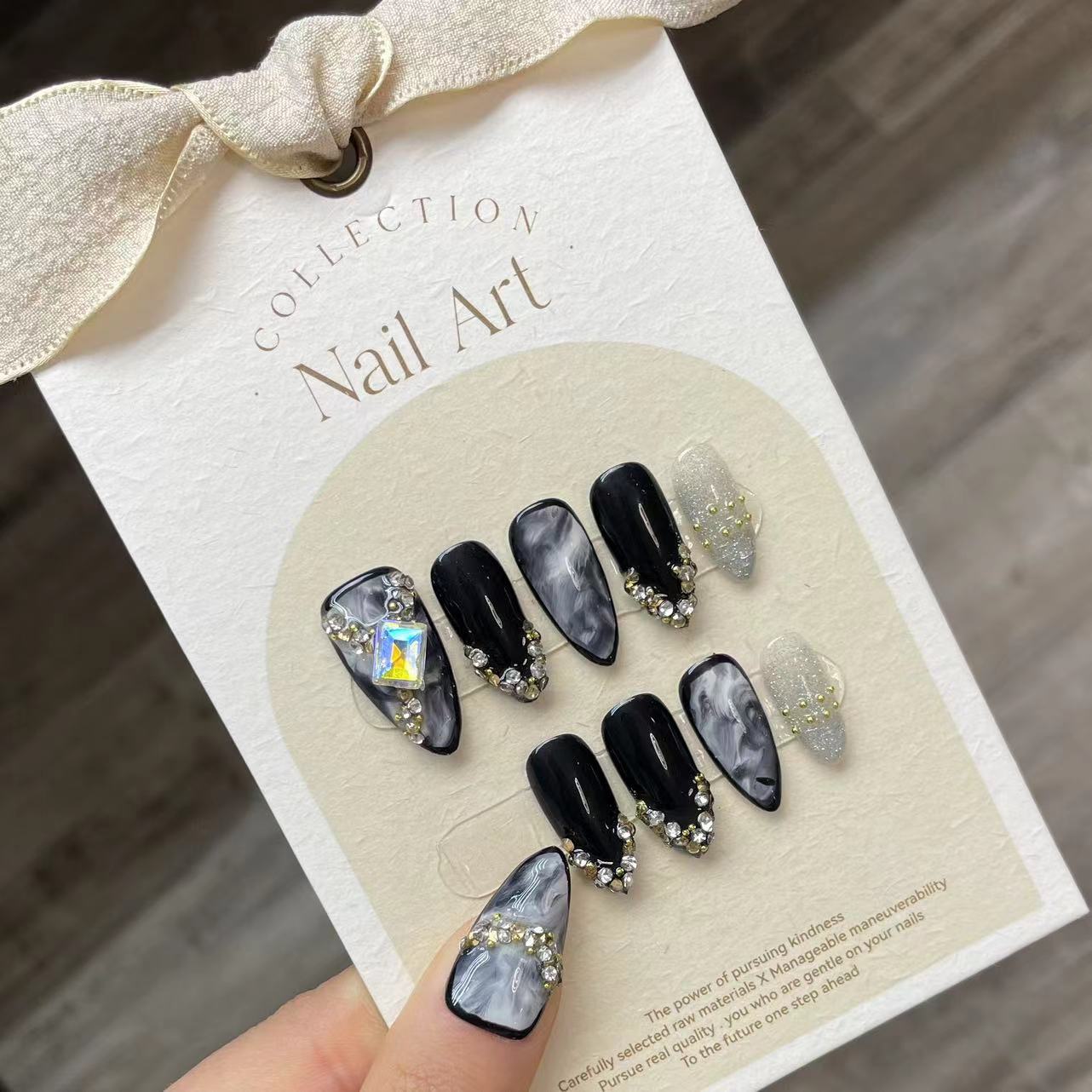 Handmade Press on Nails Black  - Resin Art Glitter のレビューと価格