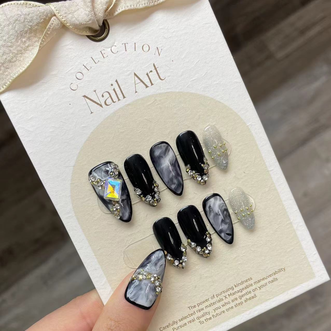 Handmade Press on Nails Black  - Resin Art Glitter のレビューと価格