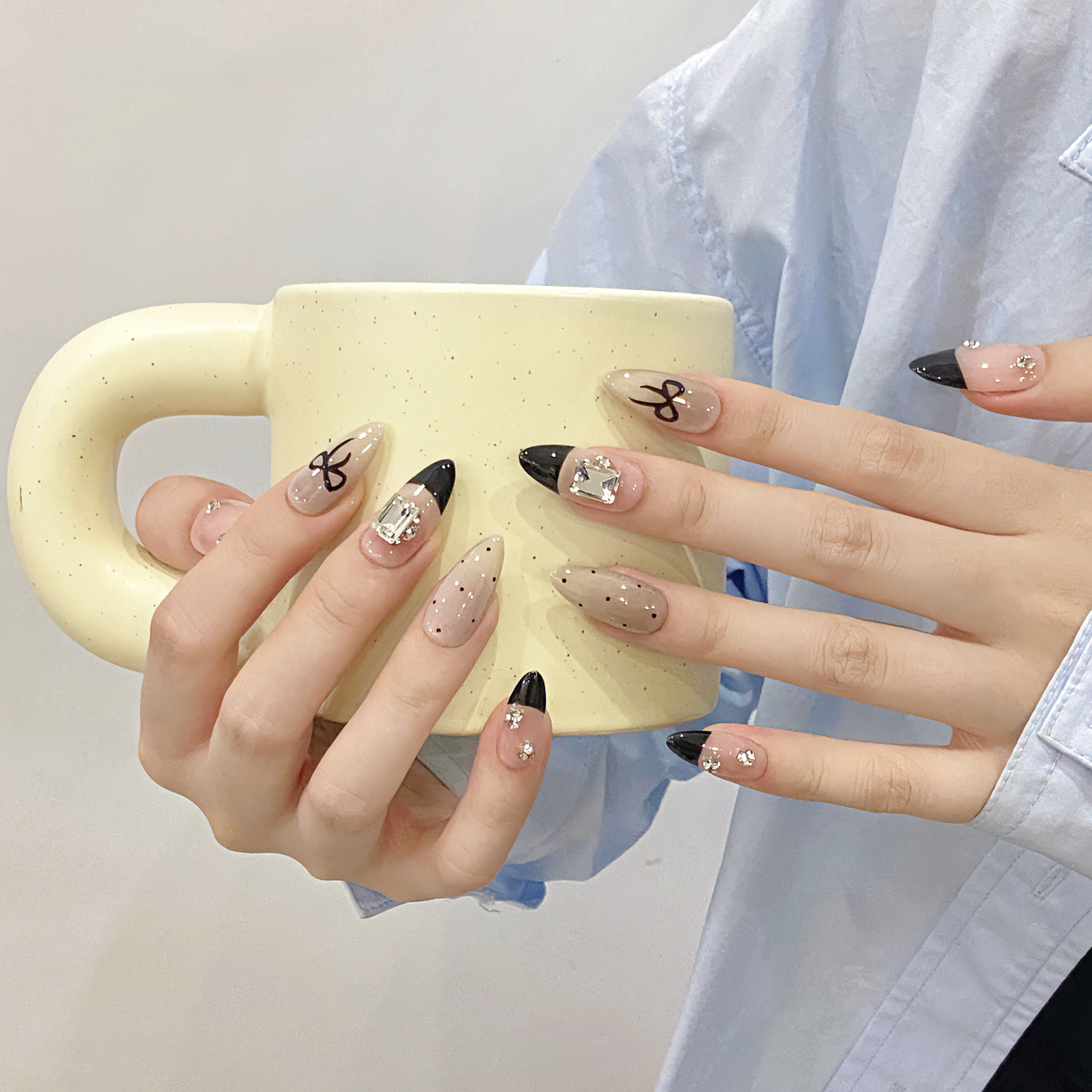 Handmade Press on Nails Black  - Resin Art Glitter のレビューと価格