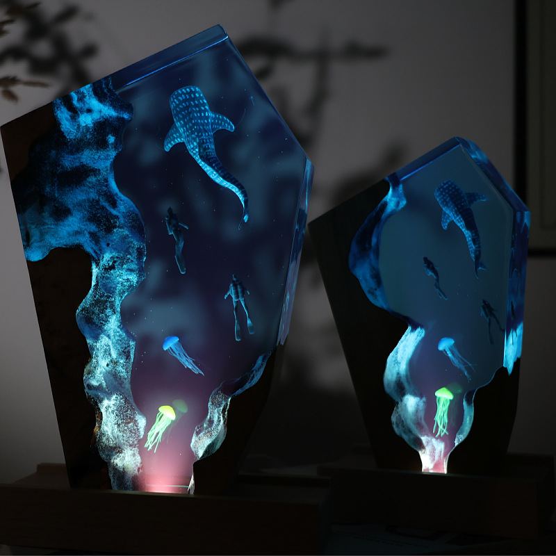Resin Cave Whale Diver Desktop - Resin Art Gift For Anniversary のレビューと価格