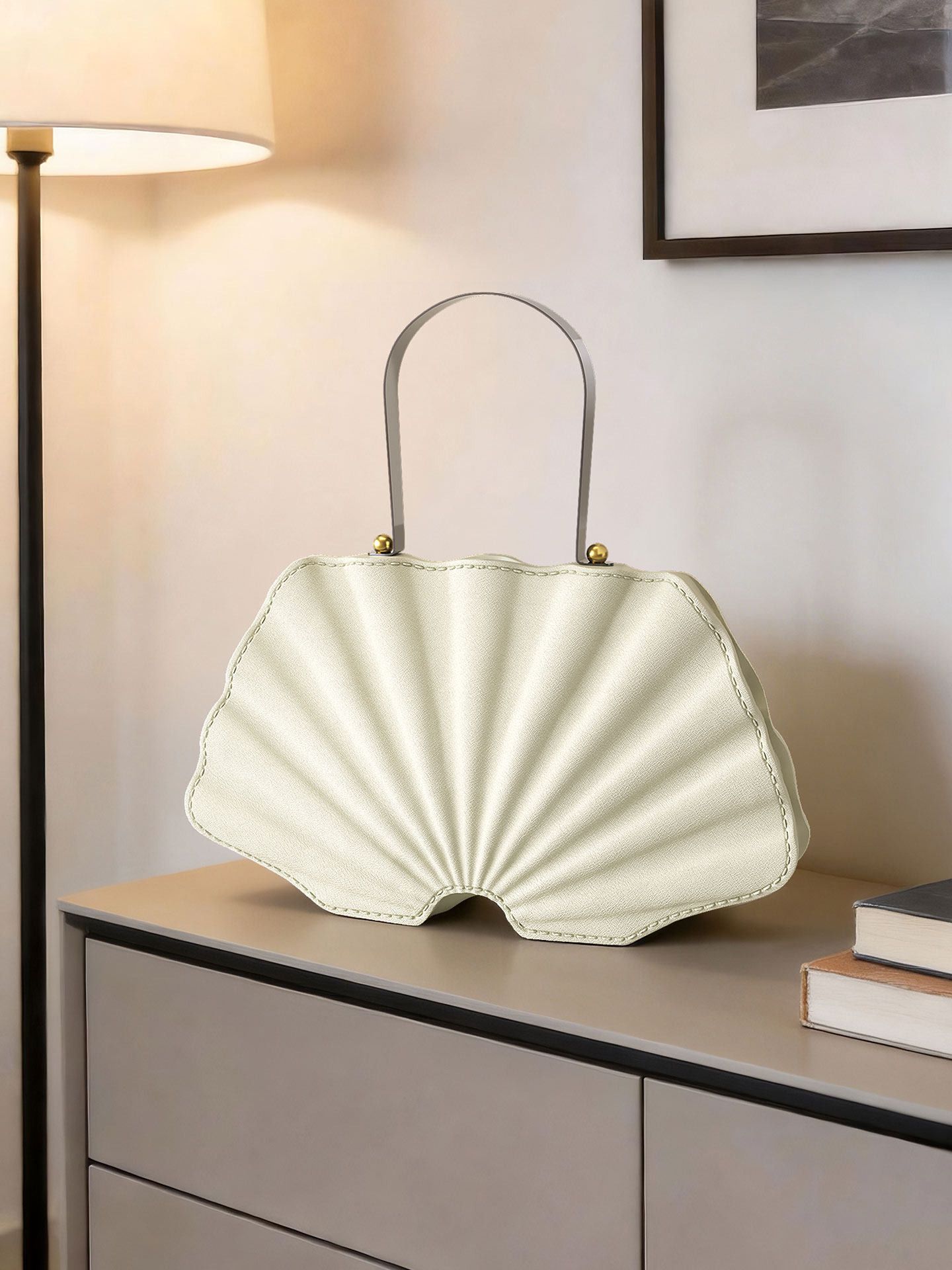 Creative Shell Bag Statue Art  - Resin Art Gift For Anniversary のレビューと価格