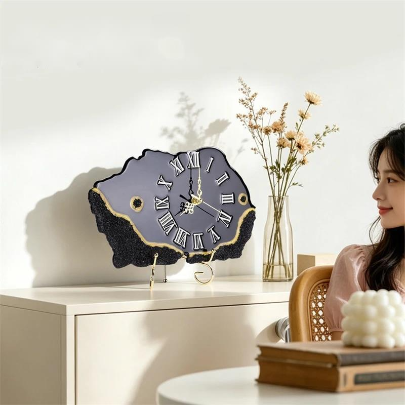 Black Crystal Chip Gold Edged  - Resin Art Wall Clock のレビューと価格