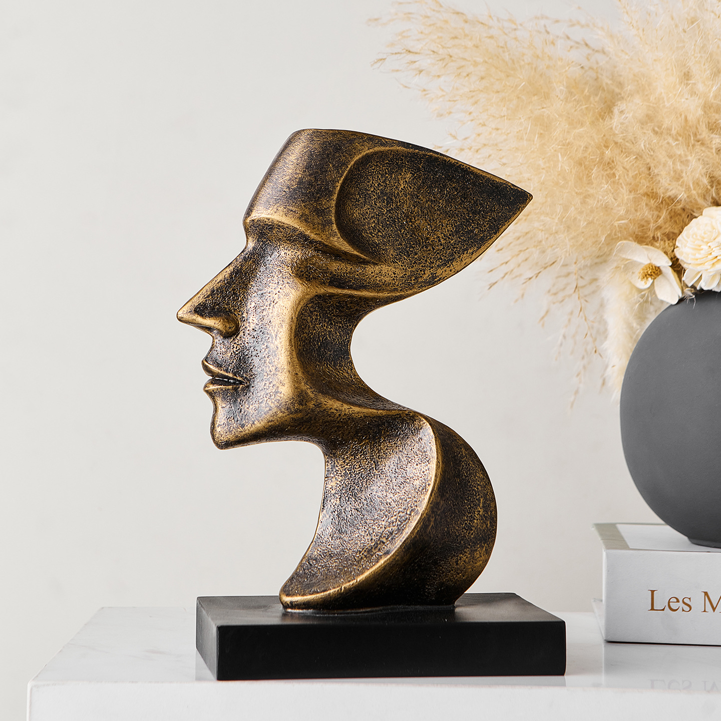 Creative Human Figurine Sculpt - Resin Art Gift For Anniversary のレビューと価格