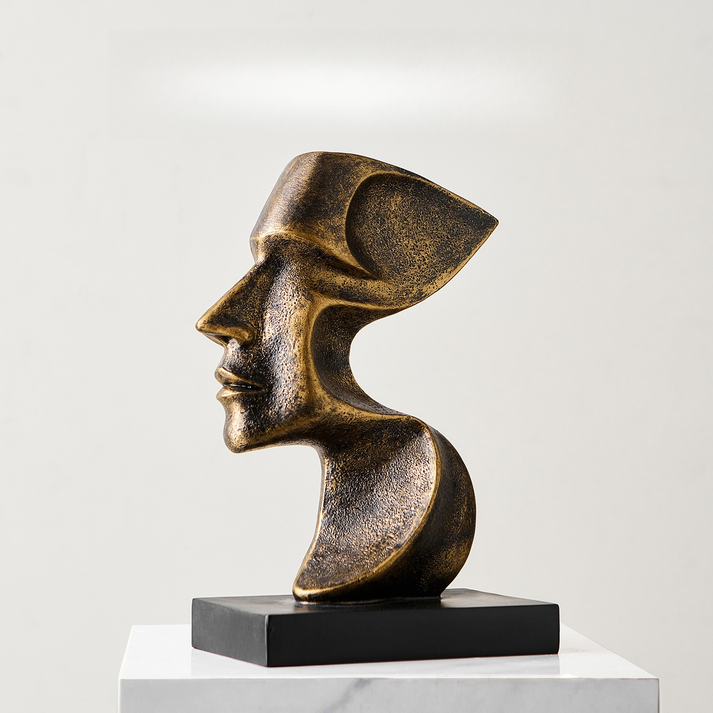 Creative Human Figurine Sculpt - Resin Art Gift For Anniversary のレビューと価格
