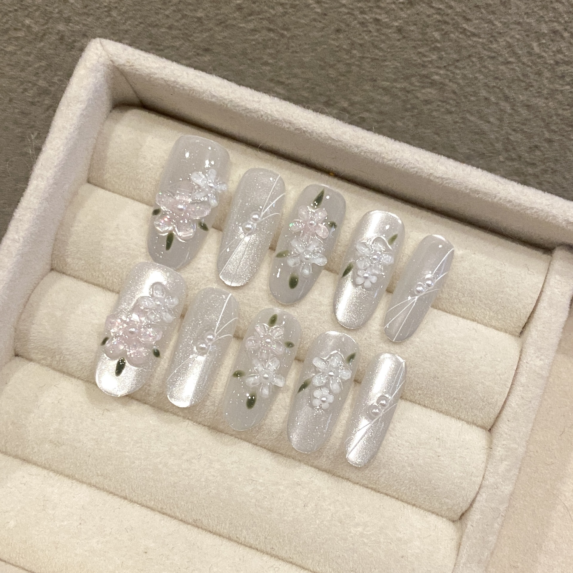 10pcs Glitter Sliver Press On  - Resin Art Flowers のレビューと価格
